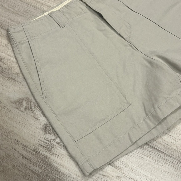 Calvin Klein Jeans 100% Cotton Light Tan Khaki Pocketed Chino Utility Shorts NWT - Picture 2 of 8